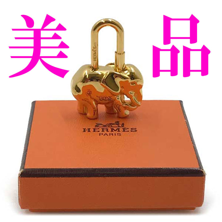 HERMES エルメス 
 ペンダントトップ 
メタル ゴールド