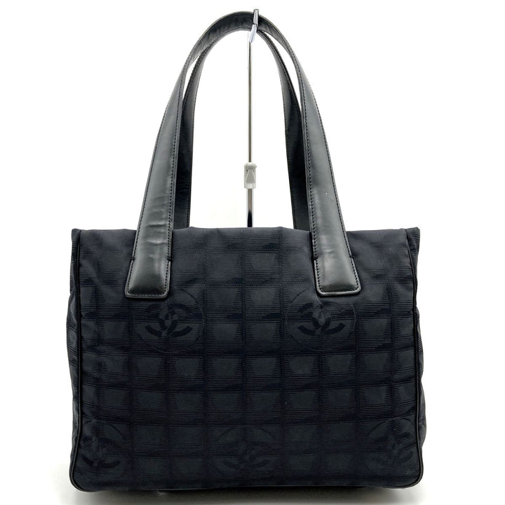 CHANEL シャネル 
 ニュートラベルライン MM トートバッグ 
ナイロン ブラック