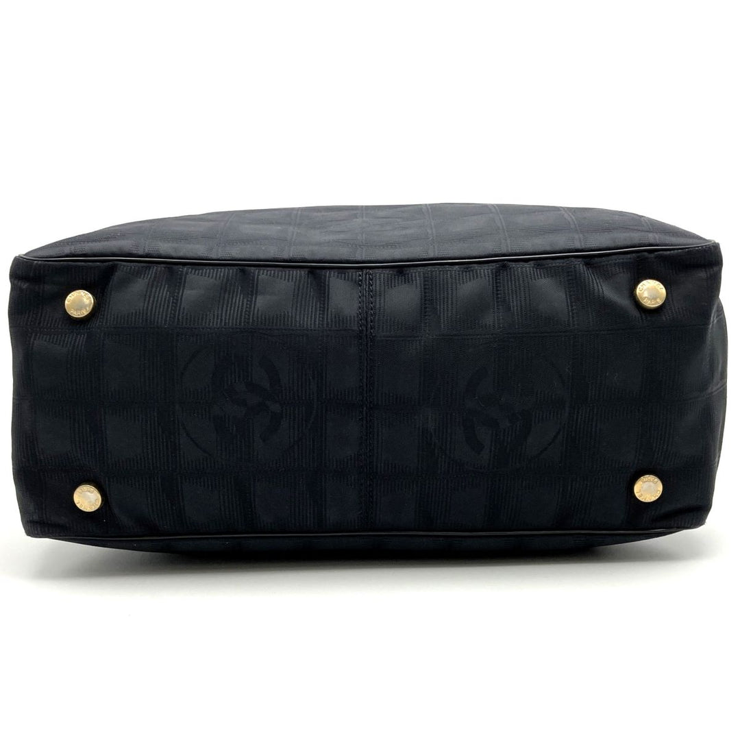 CHANEL シャネル 
 ニュートラベルライン MM トートバッグ 
ナイロン ブラック