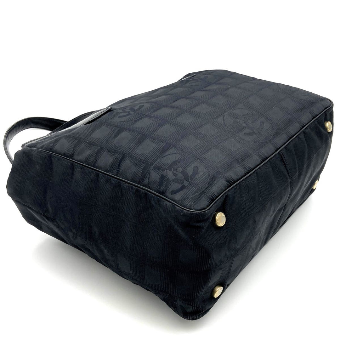 CHANEL シャネル 
 ニュートラベルライン MM トートバッグ 
ナイロン ブラック