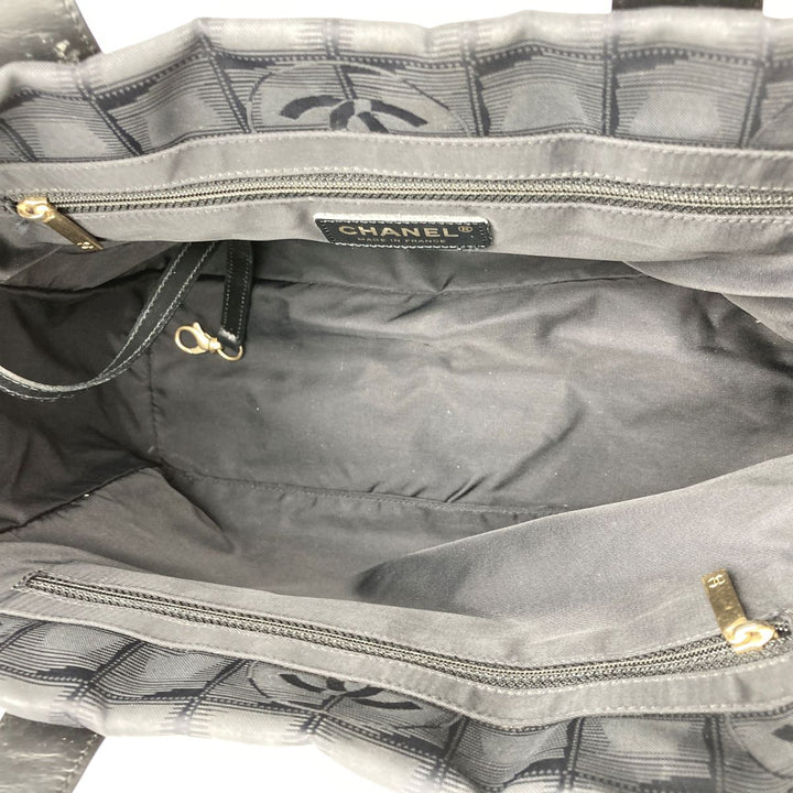 CHANEL シャネル 
 ニュートラベルライン MM トートバッグ 
ナイロン ブラック