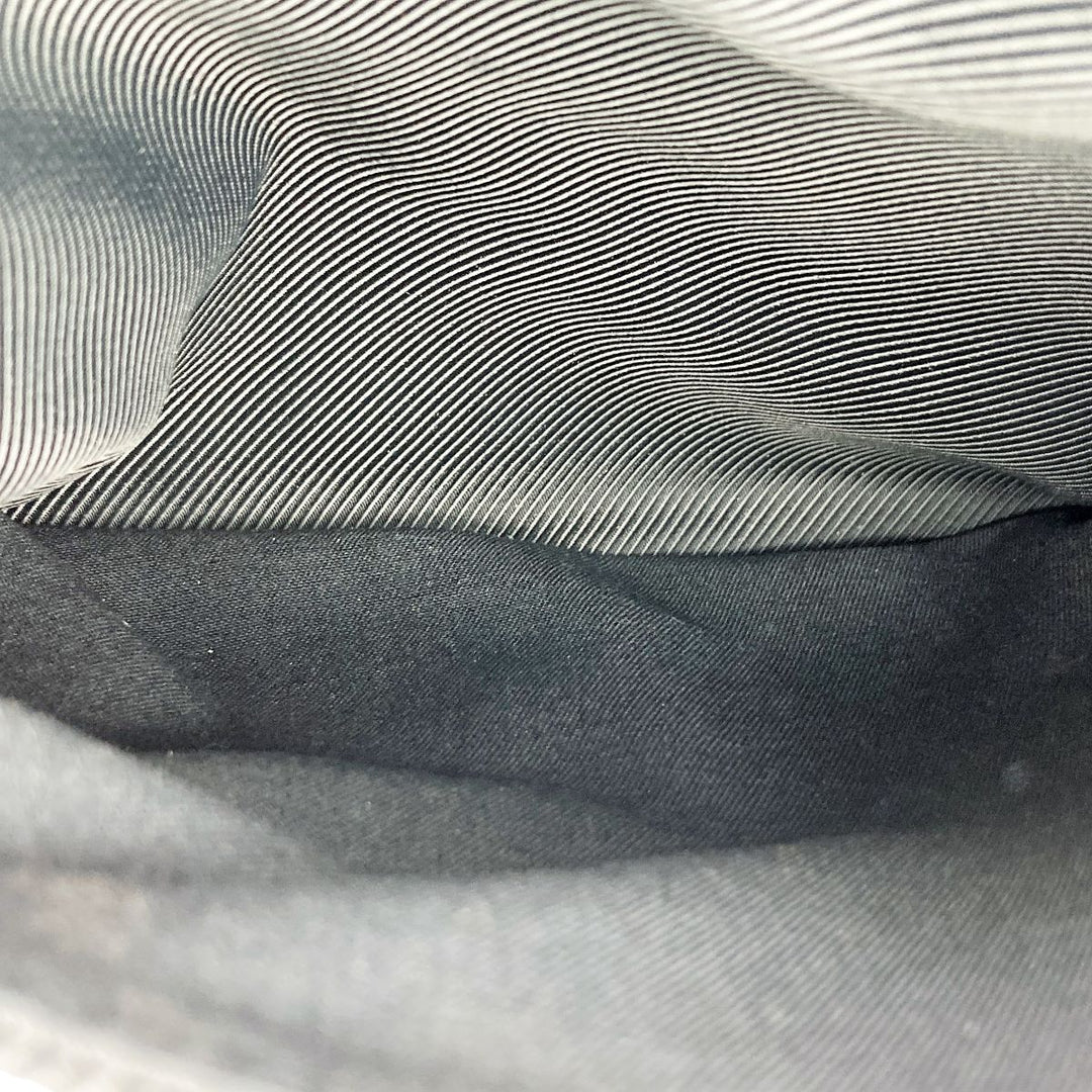 LOUIS VUITTON ルイ・ヴィトン 
 M30162 ショルダーバッグ 
レザー ブラック