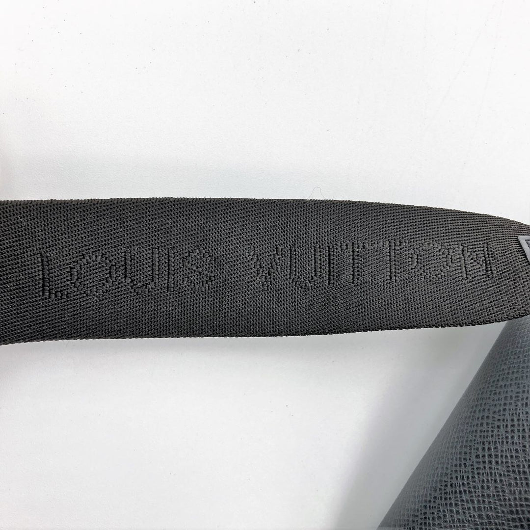 LOUIS VUITTON ルイ・ヴィトン 
 M30162 ショルダーバッグ 
レザー ブラック