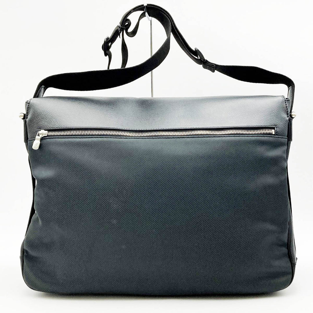 LOUIS VUITTON ルイ・ヴィトン 
 M30162 ショルダーバッグ 
レザー ブラック