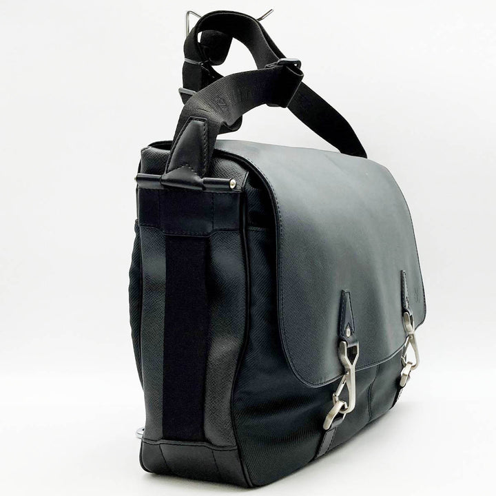 LOUIS VUITTON ルイ・ヴィトン 
 M30162 ショルダーバッグ 
レザー ブラック