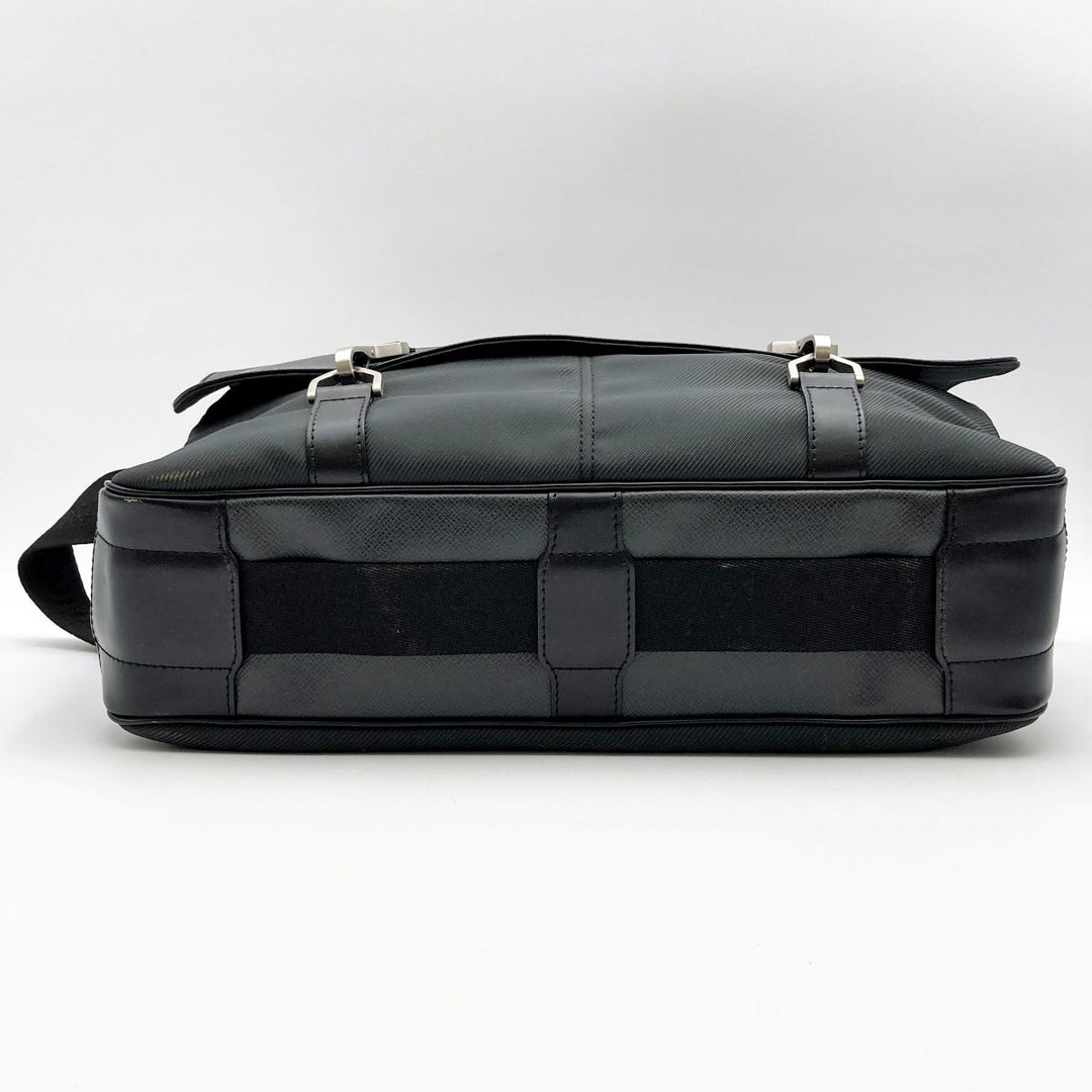 LOUIS VUITTON ルイ・ヴィトン 
 M30162 ショルダーバッグ 
レザー ブラック