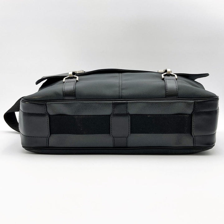 LOUIS VUITTON ルイ・ヴィトン 
 M30162 ショルダーバッグ 
レザー ブラック