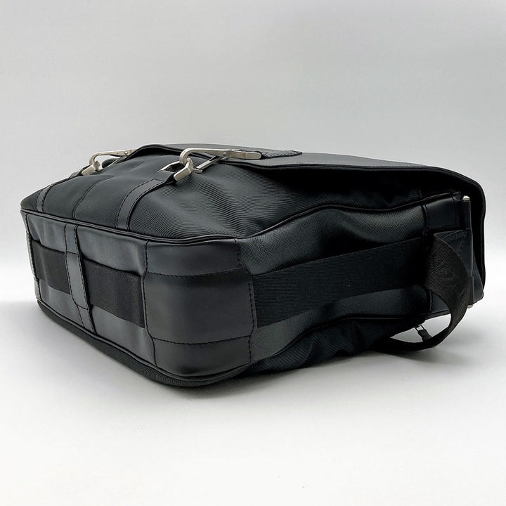 LOUIS VUITTON ルイ・ヴィトン 
 M30162 ショルダーバッグ 
レザー ブラック