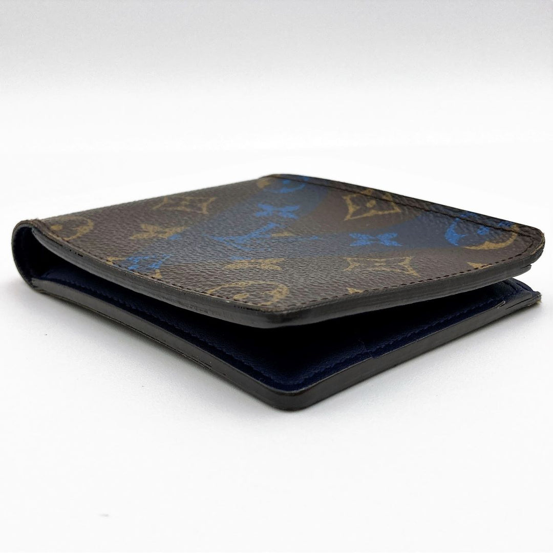 LOUIS VUITTON ルイ・ヴィトン 
 Vシグネチャー ポルトフォイユ ミュルティプル M61169 二つ折り財布 
PVC ブラウン
