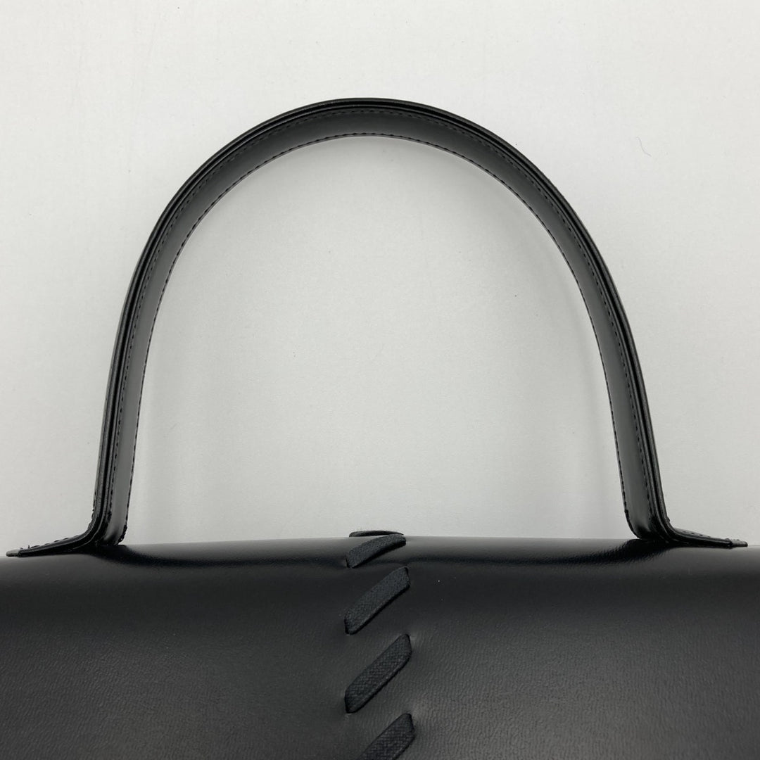 YVES SAINT LAURENT イヴ・サンローラン 
 ハンドバッグ 
レザー ブラック