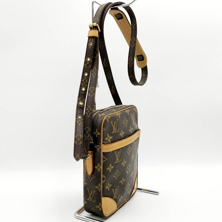 LOUIS VUITTON ルイ・ヴィトン 
 ダヌーブ M45266 ショルダーバッグ 
PVC ブラウン