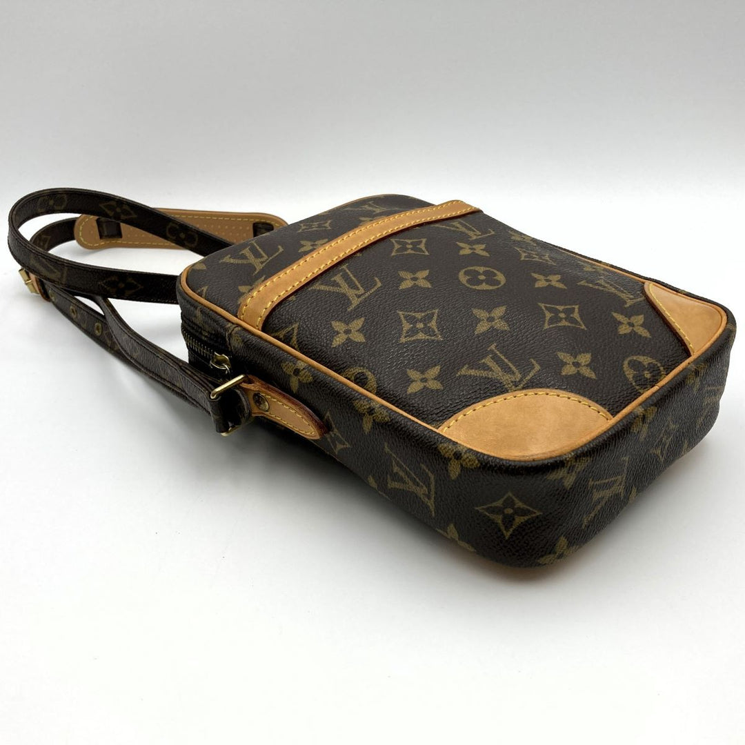 LOUIS VUITTON ルイ・ヴィトン 
 ダヌーブ M45266 ショルダーバッグ 
PVC ブラウン