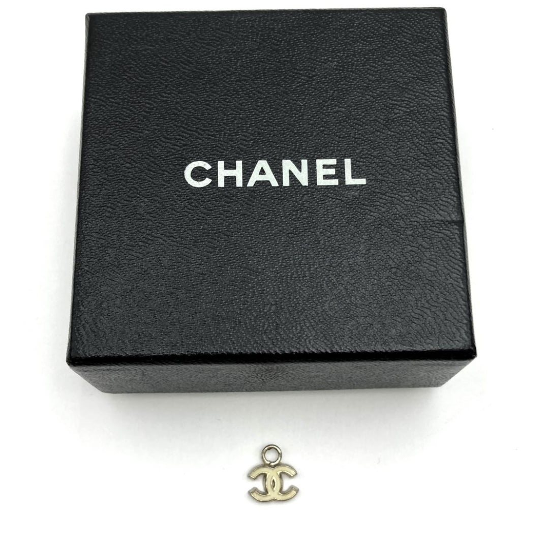 CHANEL シャネル 
 ペンダントトップ 
 ホワイト