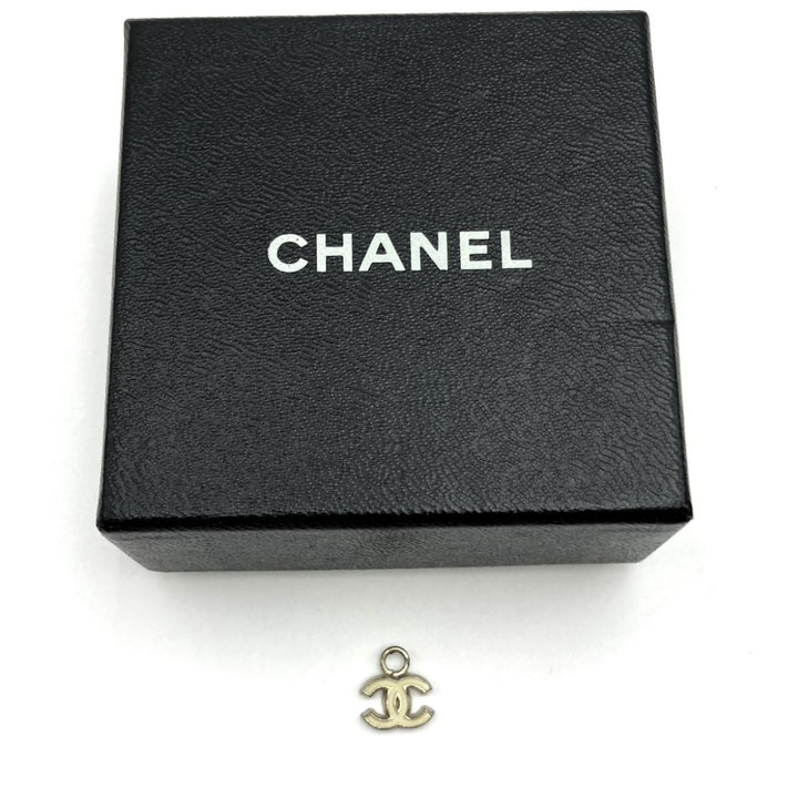 CHANEL シャネル 
 ペンダントトップ 
 ホワイト