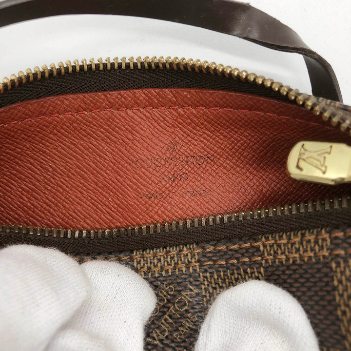LOUIS VUITTON ルイ・ヴィトン 
 パピヨンのポーチ ポーチ 
PVC ブラウン
