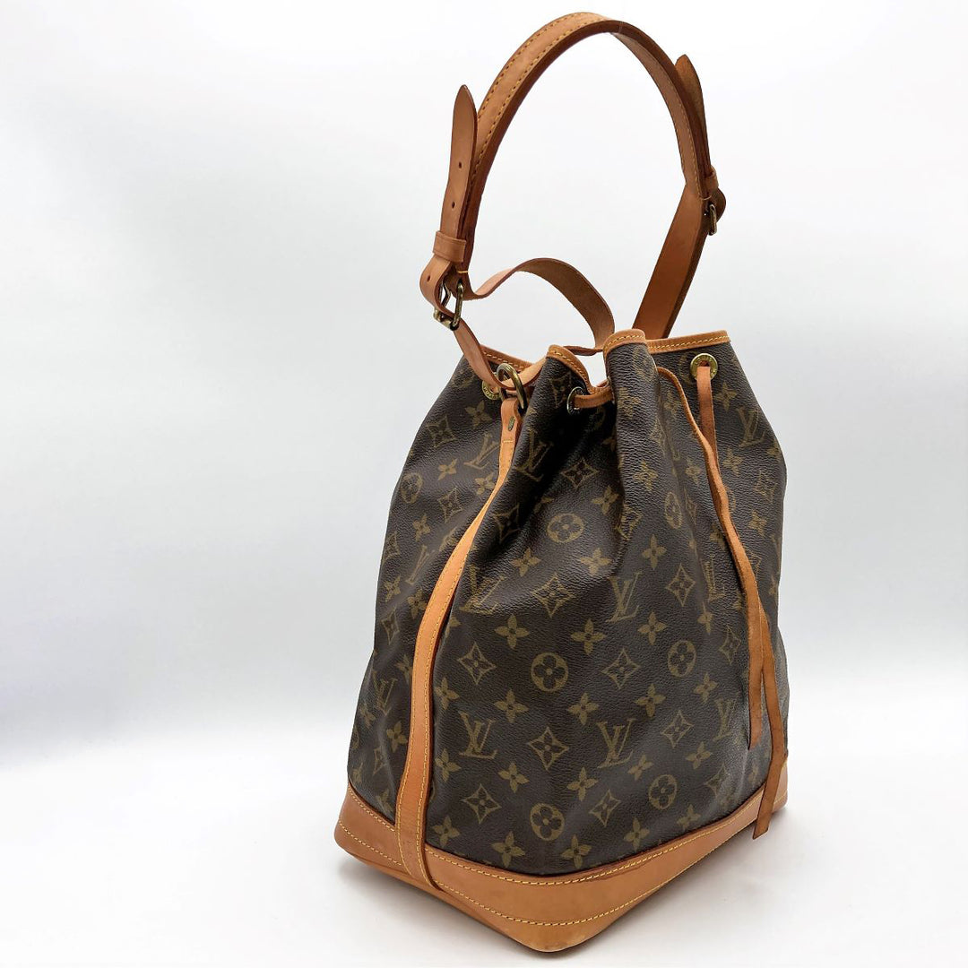 LOUIS VUITTON ルイ・ヴィトン 
 ノエ M42224 ショルダーバッグ 
PVC ブラウン