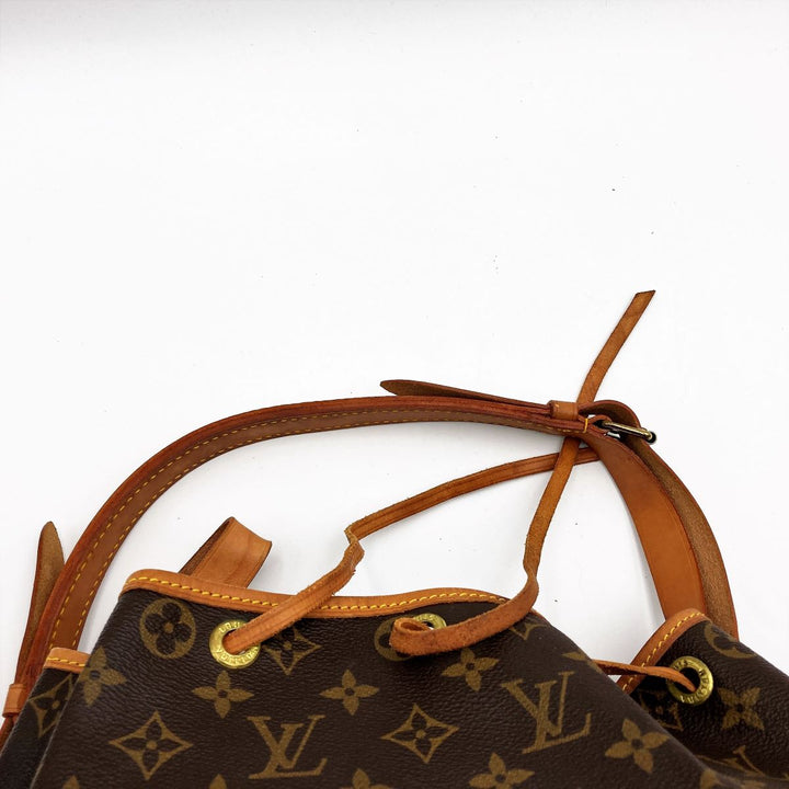 LOUIS VUITTON ルイ・ヴィトン 
 ノエ M42224 ショルダーバッグ 
PVC ブラウン