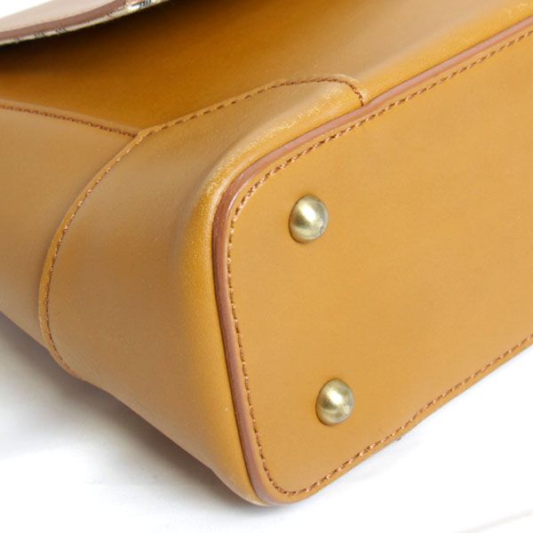 BURBERRY バーバリー 
 ショルダーバッグ ショルダーバッグ 
レザー キャメル