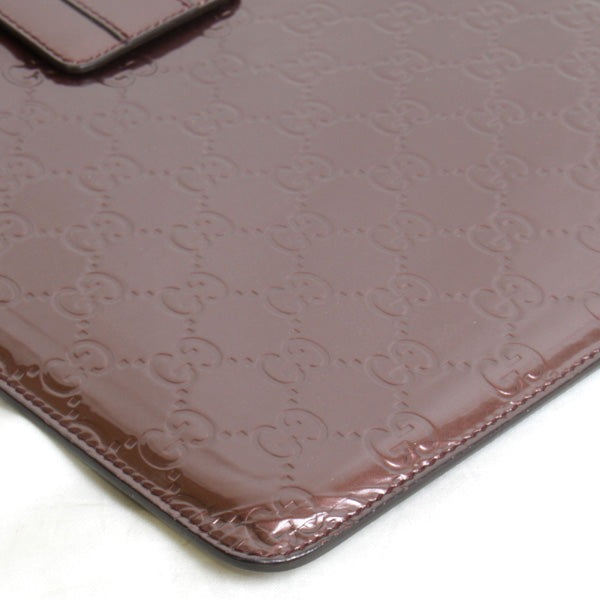 GUCCI グッチ 
 タブレットケース 256575 iPadケース 
シマ エナメル パープルブラウン系