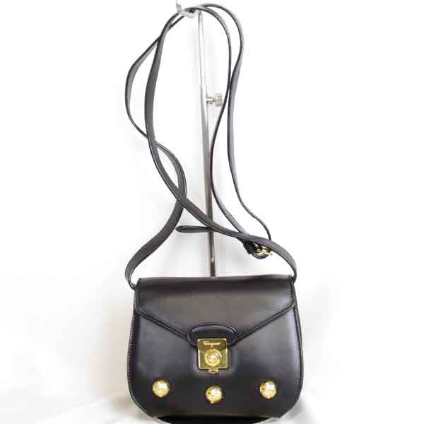 Salvatore Ferragamo サルヴァトーレフェラガモ 
 ポシェット 
レザー ブラック