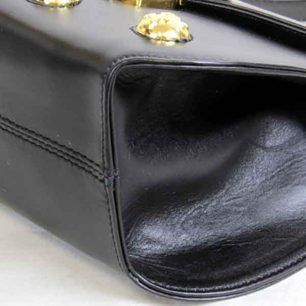 Salvatore Ferragamo サルヴァトーレフェラガモ 
 ポシェット 
レザー ブラック