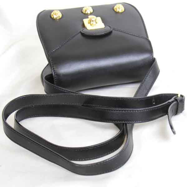 Salvatore Ferragamo サルヴァトーレフェラガモ 
 ポシェット 
レザー ブラック