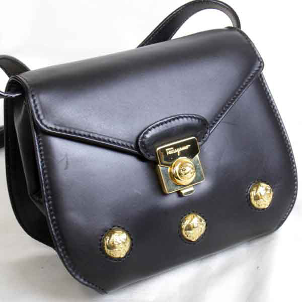 Salvatore Ferragamo サルヴァトーレフェラガモ 
 ポシェット 
レザー ブラック