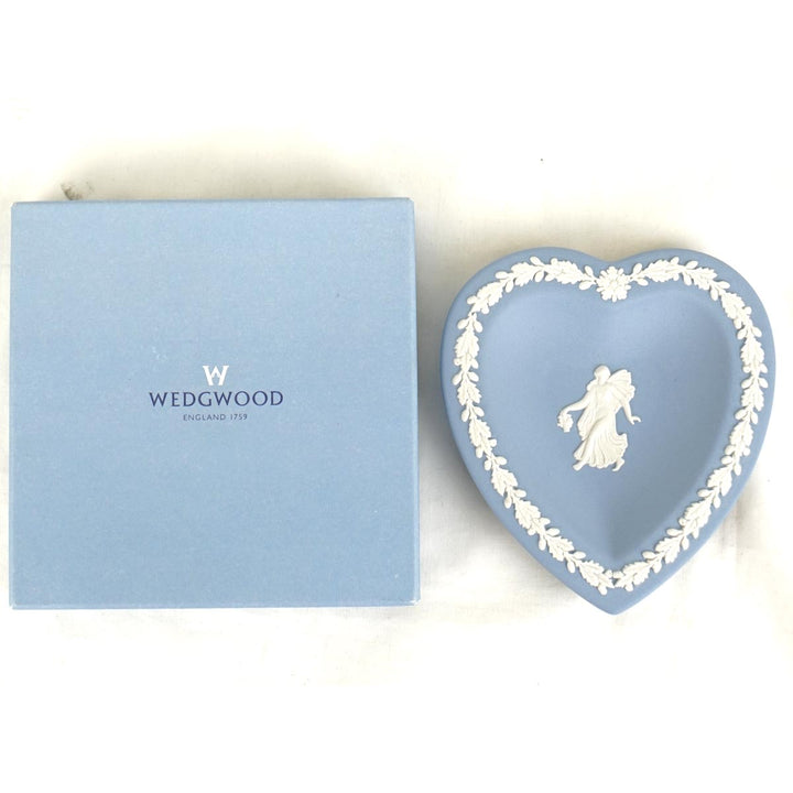 美品『USED』 
Wedgwood ウェッジウッド 
 食器 
陶器 ブルー  ジャスパー