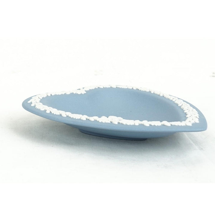 美品『USED』 
Wedgwood ウェッジウッド 
 食器 
陶器 ブルー  ジャスパー